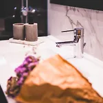 Moodhu - Cozy W/ Amazing Terrace *